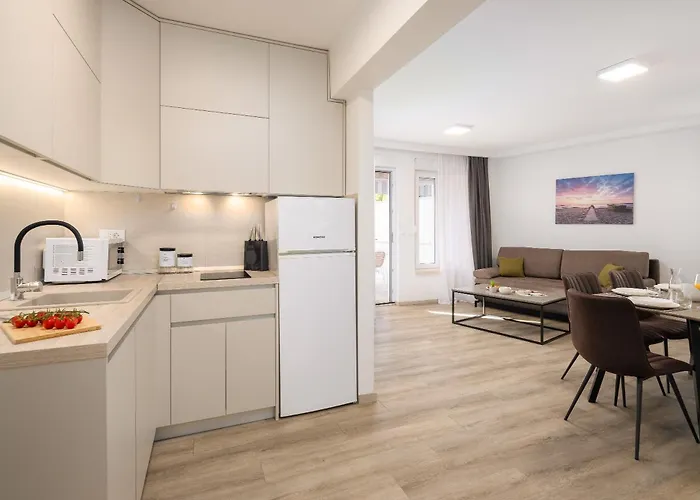 Adria Mare I * Makarská